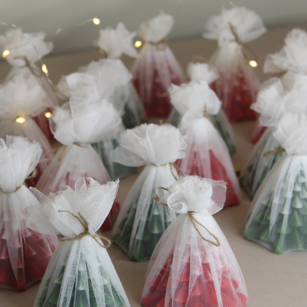 Christmas tree soy wax candle in assorted colour and fragrance -set of 2